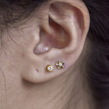 Load image into Gallery viewer, Gold Swarovski® Flower Threadless End