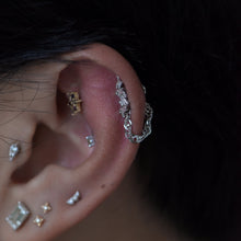 Load image into Gallery viewer, Diamond Cut Singapore Chain