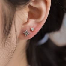 Load image into Gallery viewer, Swarovski® Crystal Prong Threadless End