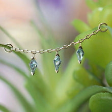 Load image into Gallery viewer, Chain with 3 Dripping Kite Gemstones