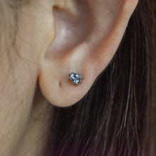 Load image into Gallery viewer, Claw Set Solitaire Faceted Freeform Sapphire Threadless End