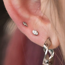 Load image into Gallery viewer, Titanium Marquise Cut Prong Gem Threadless End